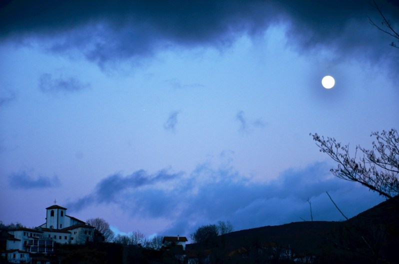  Herriak Ilargik argitzen du